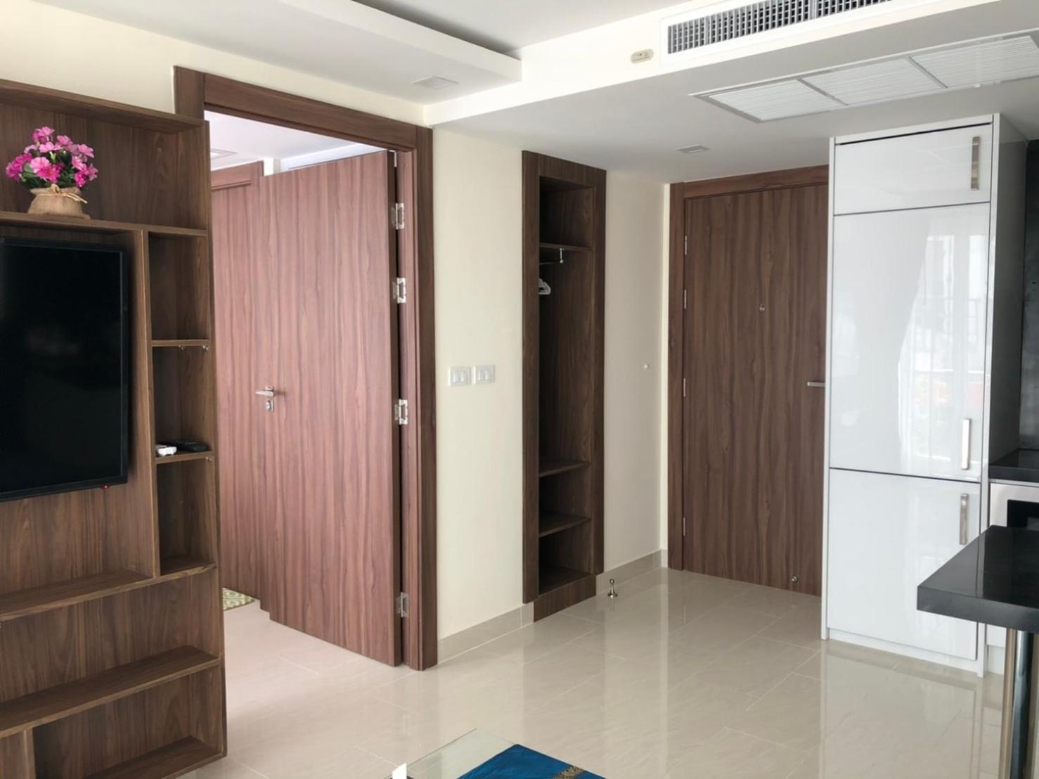Luxury Business Suits In Grand Avenue By Estates Apartment