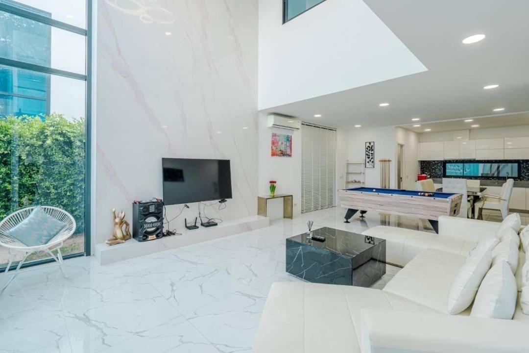 Plam Spring Pool 3 Bedroom Apartment