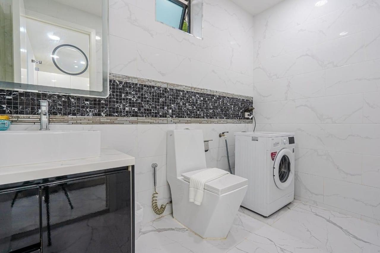 Plam Spring Pool 3 Bedroom Apartment