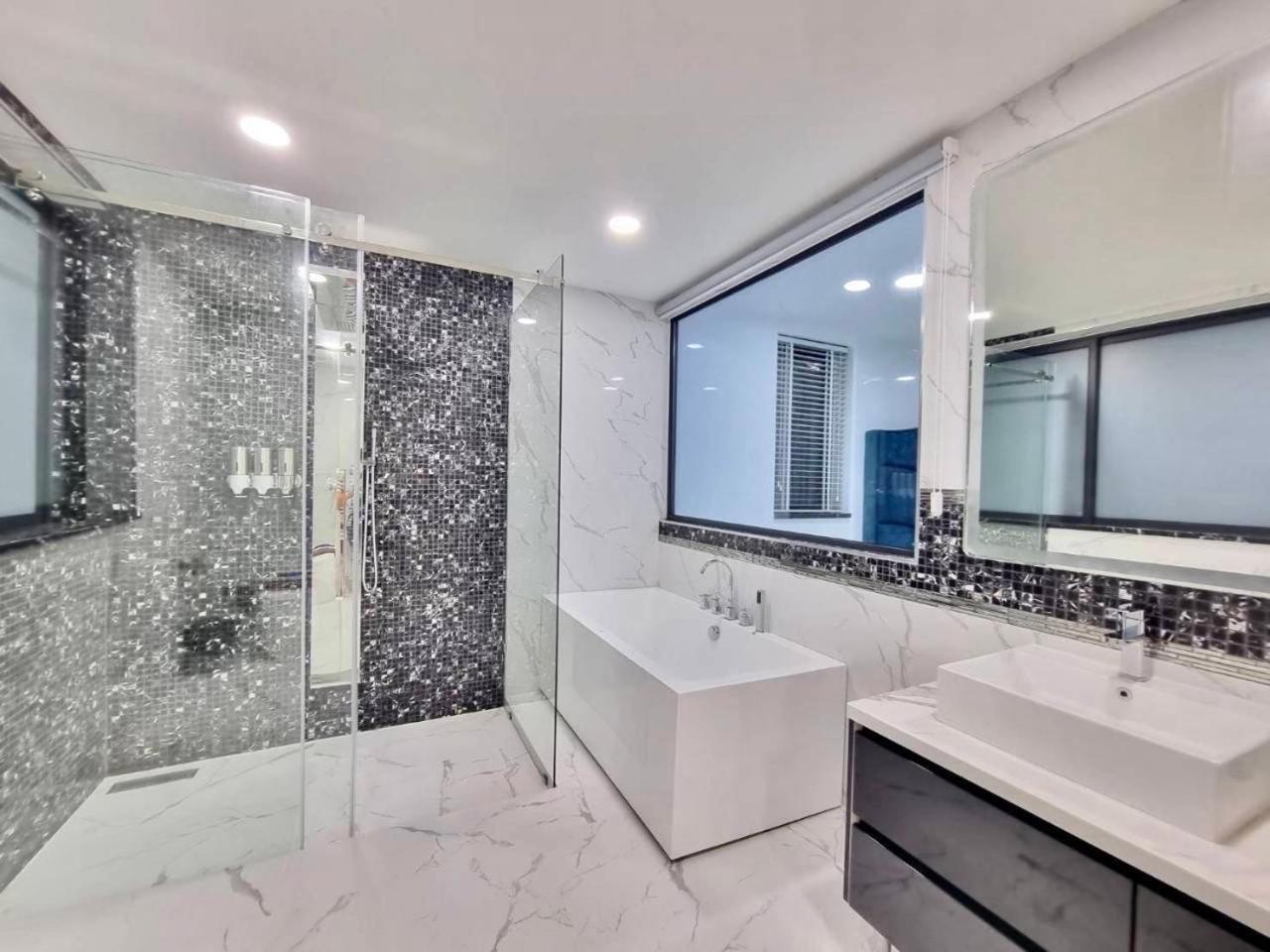 Plam Spring Pool 3 Bedroom Apartment *