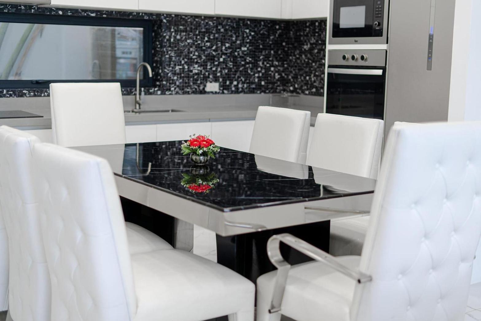 Plam Spring Pool 3 Bedroom Apartment Pattaya