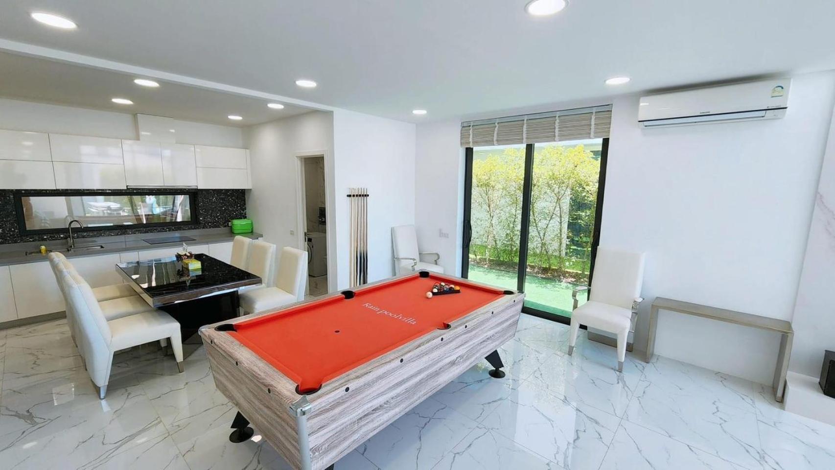 Plam Spring Pool 3 Bedroom Apartment *