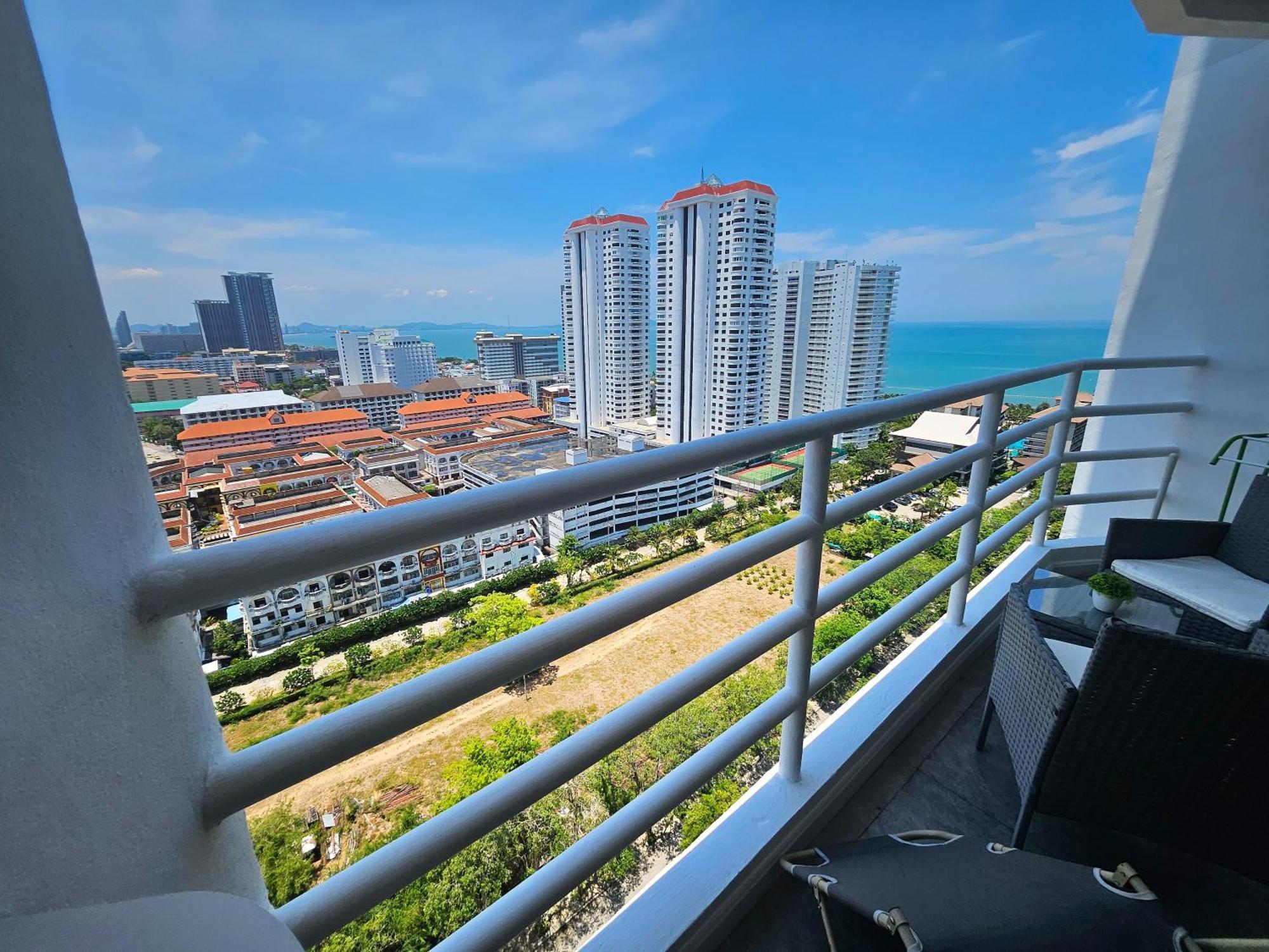 View Talay 5 Jomtien Beachfront Apartment *