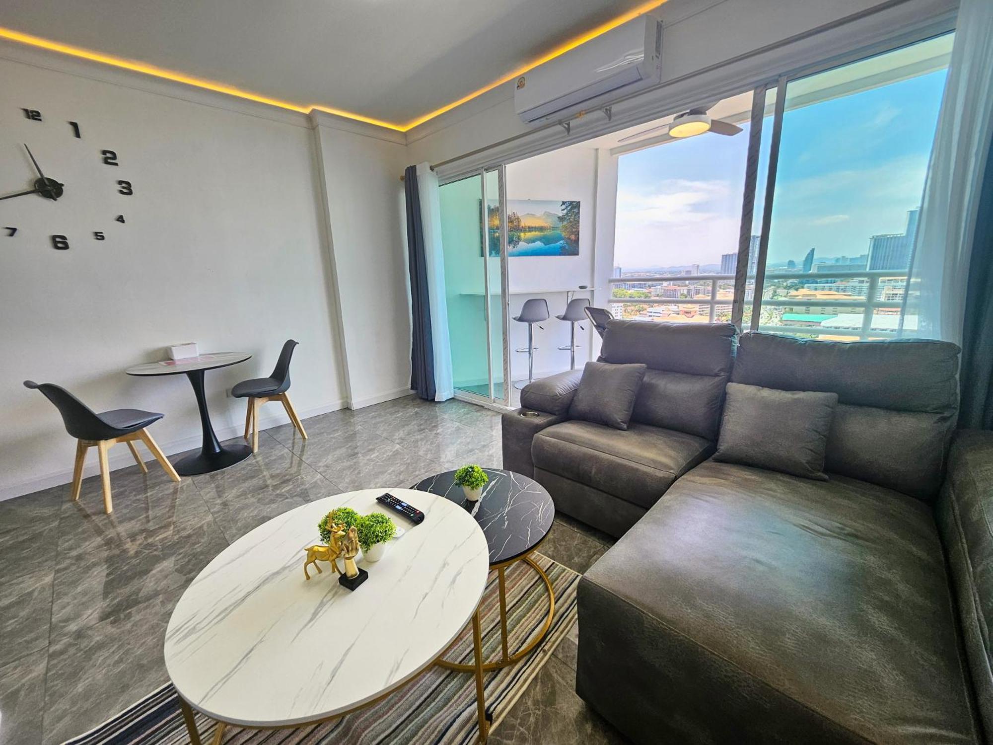 View Talay 5 Jomtien Beachfront Apartment Pattaya