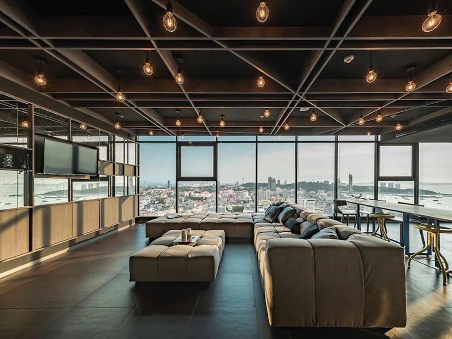 Downtown Cozy Condo, The Base.7 Apartment