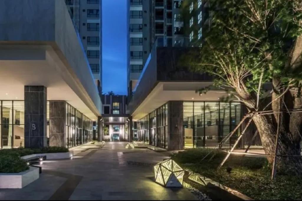 Downtown Cozy Condo, The Base.7 Apartment