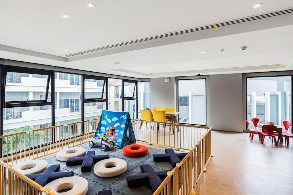 Downtown Cozy Condo, The Base.7 Apartment