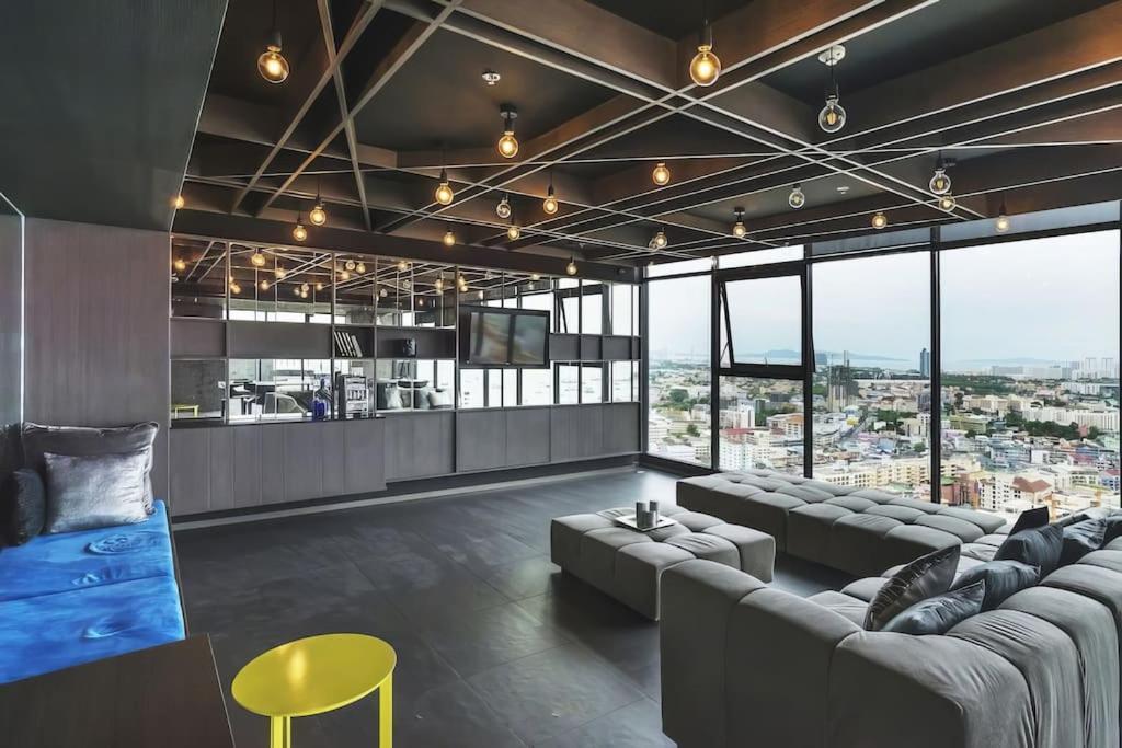 Downtown Cozy Condo, The Base.7 Apartment
