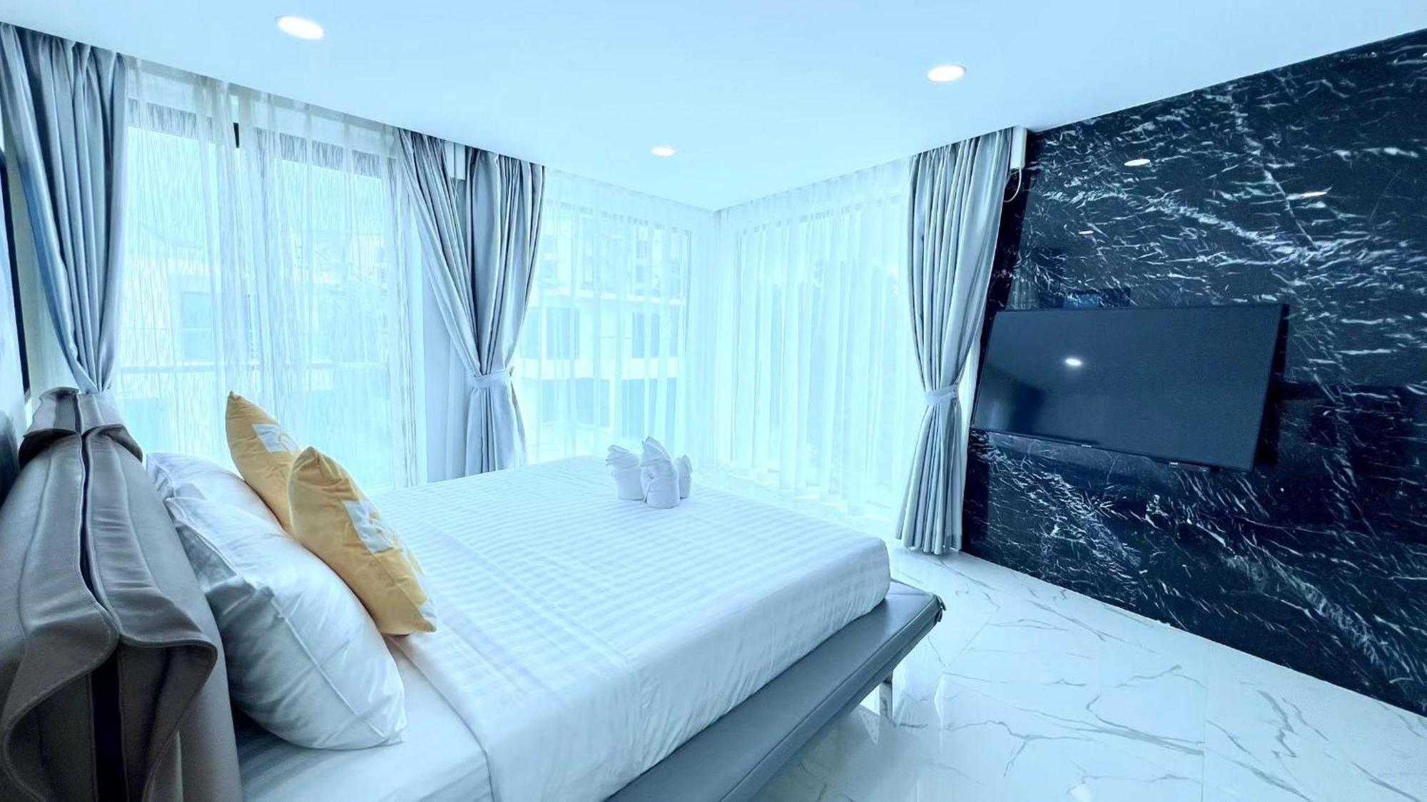 棕榈泉独栋现代5卧泳池别墅 Pattaya