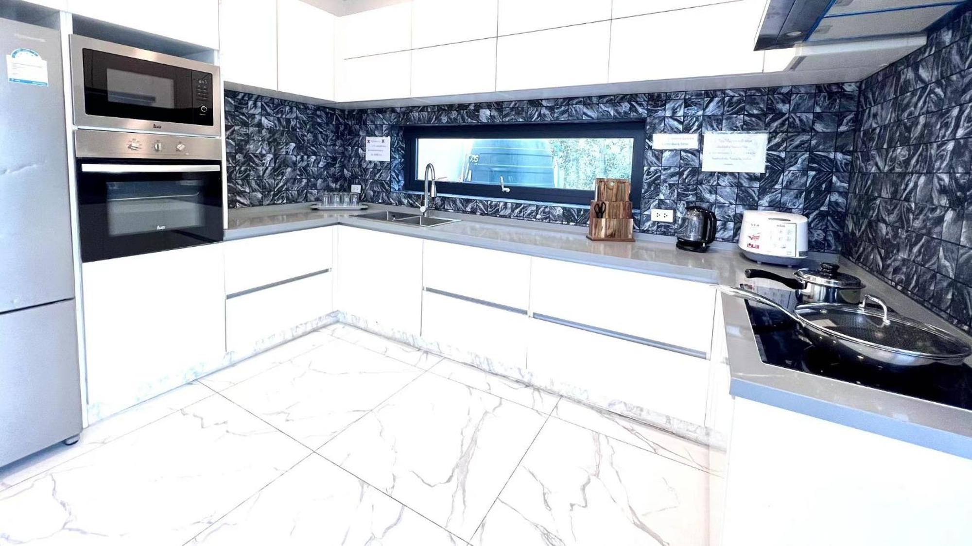 Luxury 3 Bedroom Pool In Palm Spring Pattaya