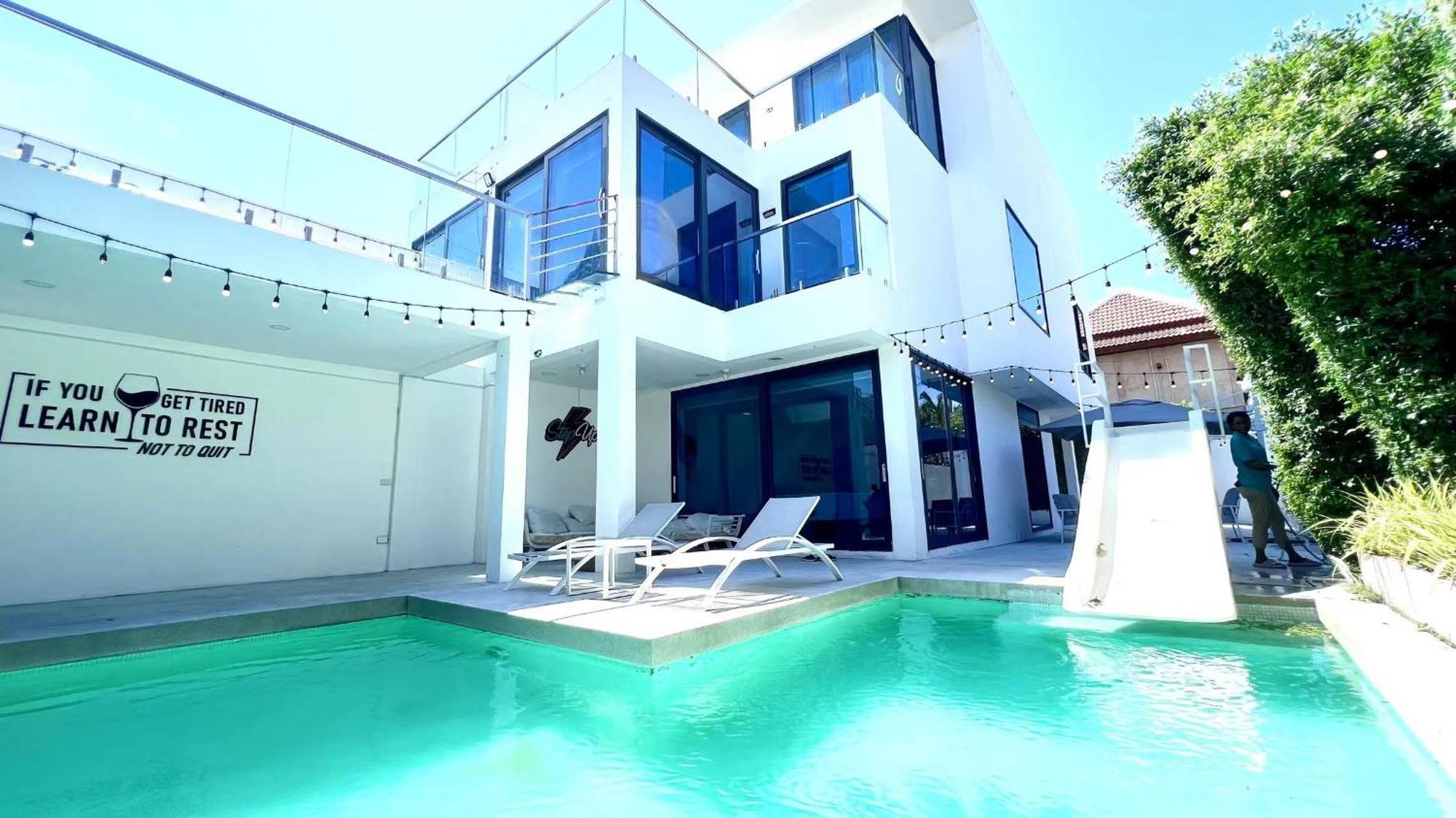 Luxury 3 Bedroom Pool In Palm Spring Villa