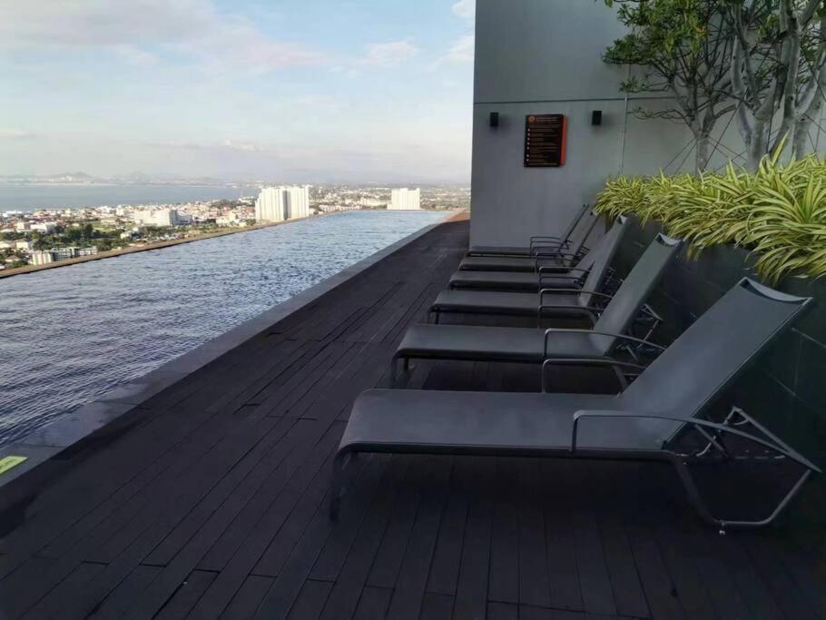 Apartment Seaview In Posh Pattaya