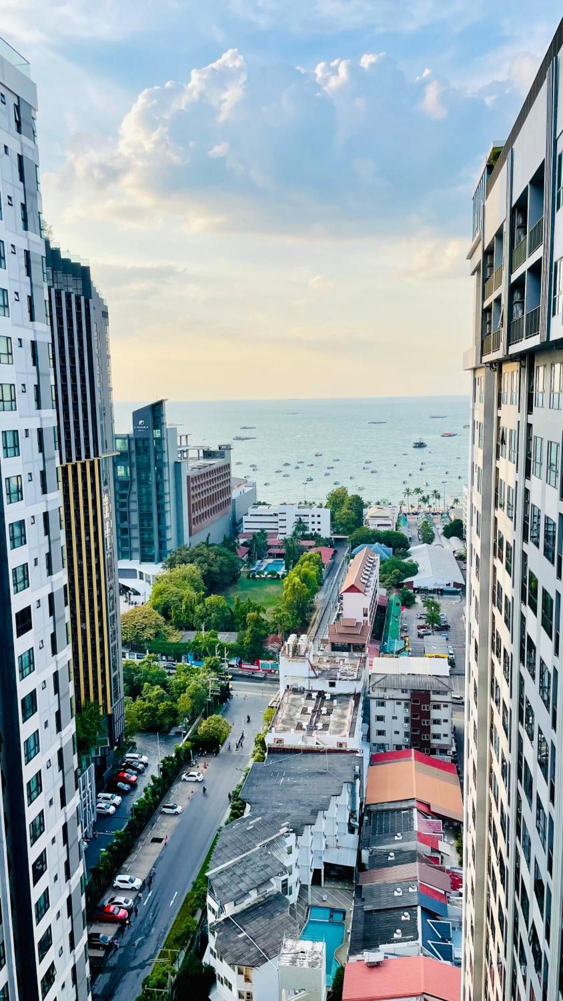 The Base 2 Bed 2 Bath By Pupu Apartment *