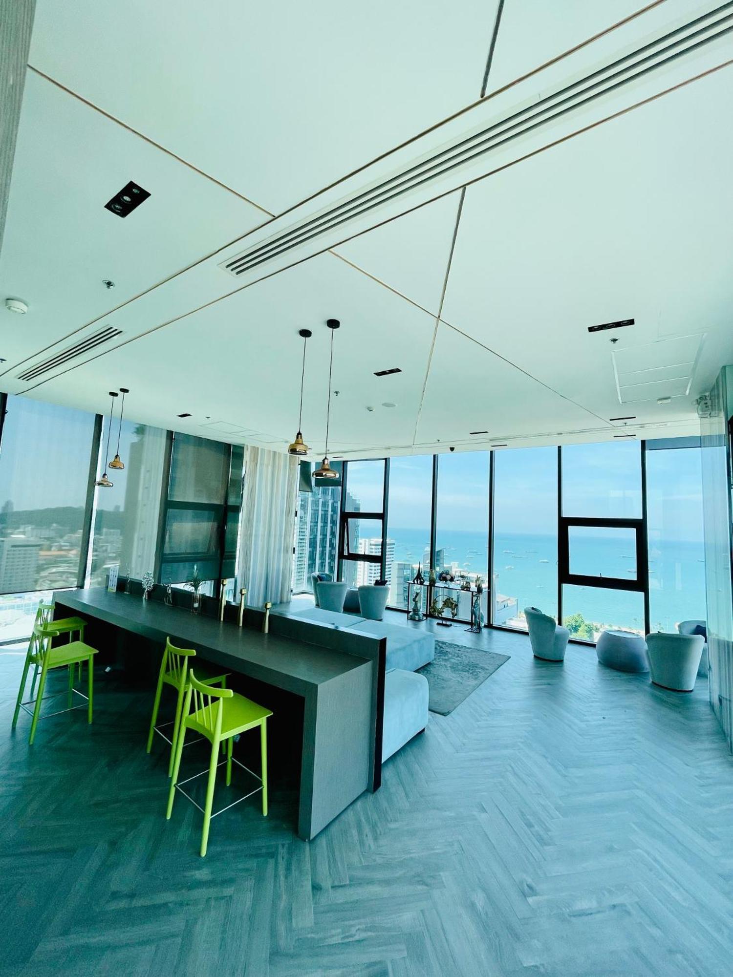 The Base 1098 By Numam * Pattaya