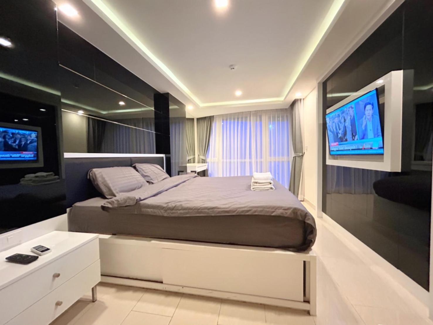 Grand Avenue Apartment