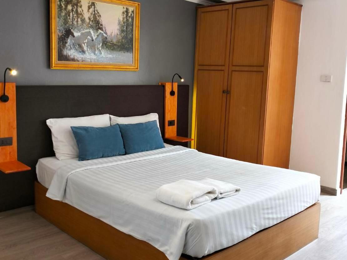 Shagwell Mansions 3*
