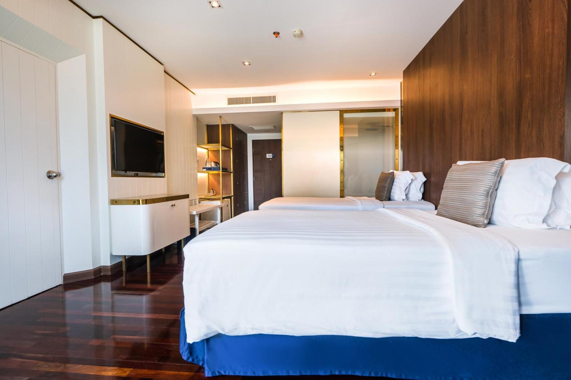 Hotel A-one The Royal Cruise - Sha Extra 4*