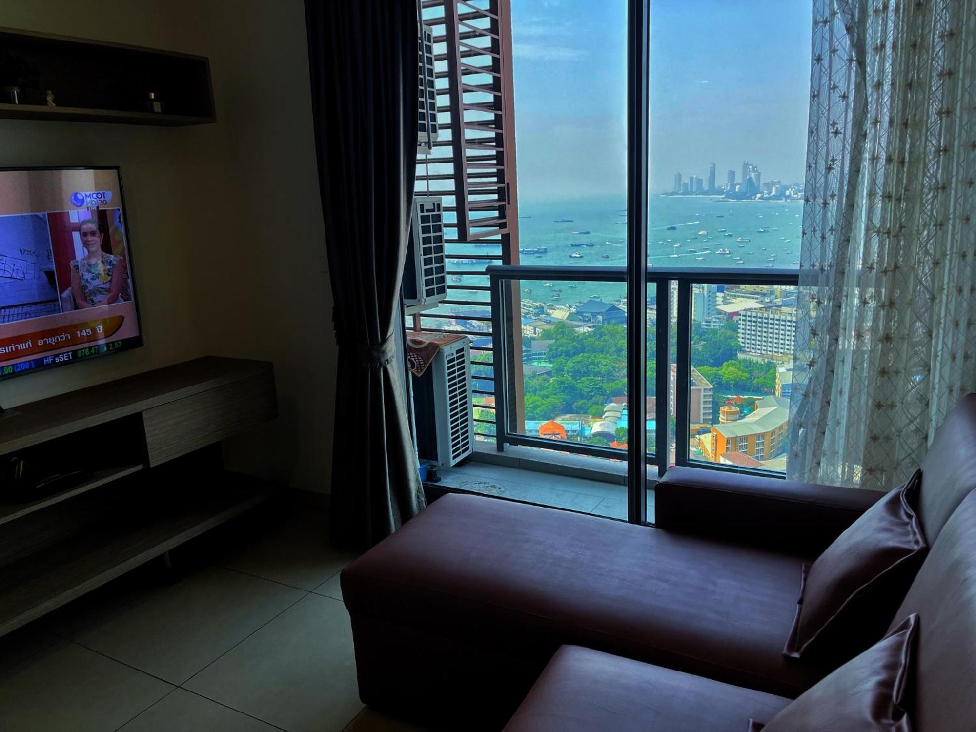 2 Bedrooms Sea View