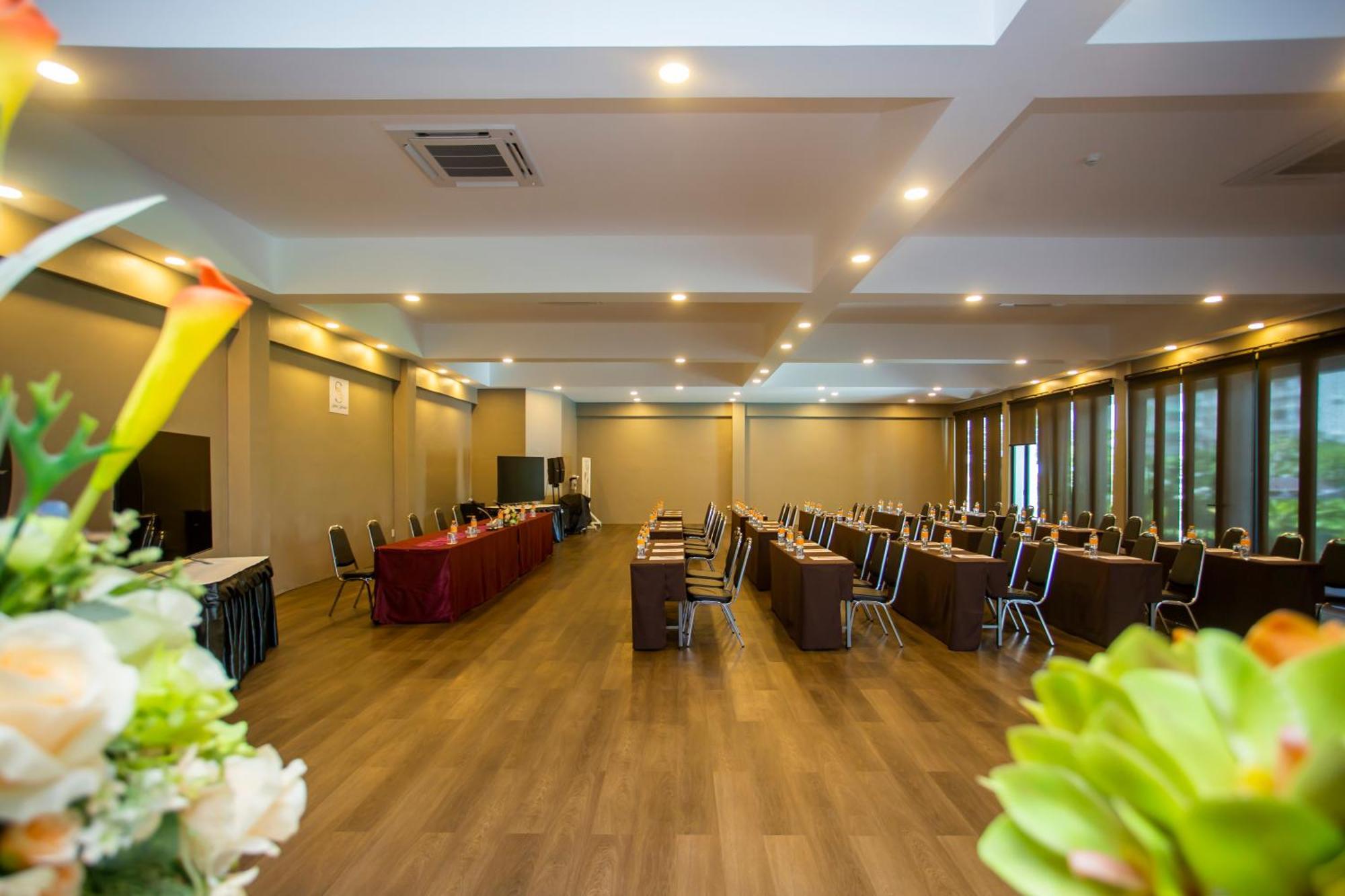 Sabai Hotel 3*