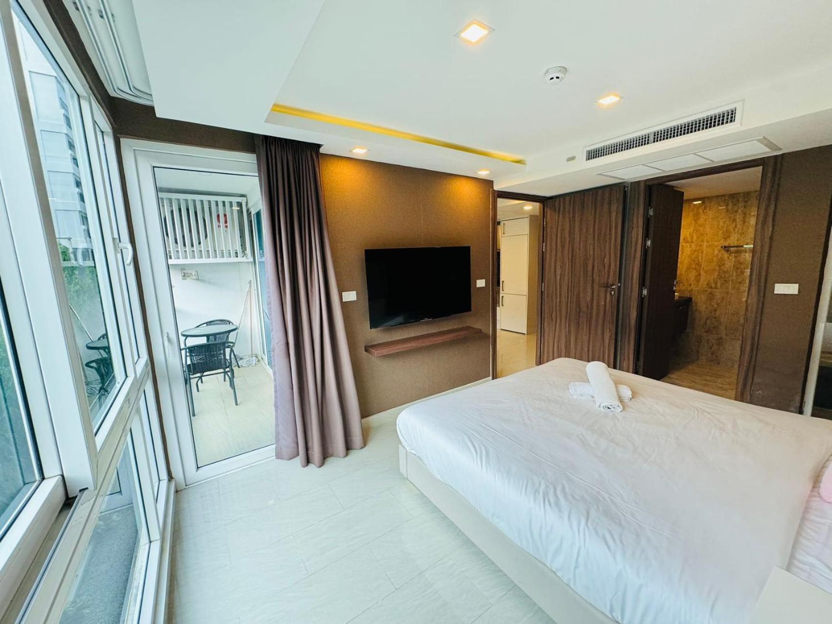 Apartment Grand Avenue芭提雅市中心水系公寓超大环绕泳池近海滩近夜市36平大空间 *