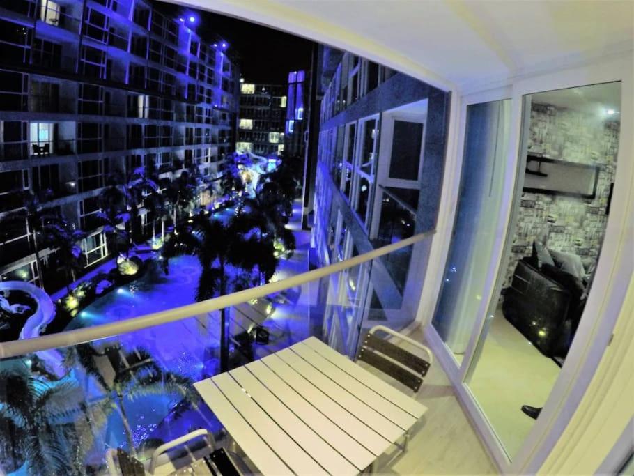 Plein Centre-ville : D'angle Moderne Apartment *