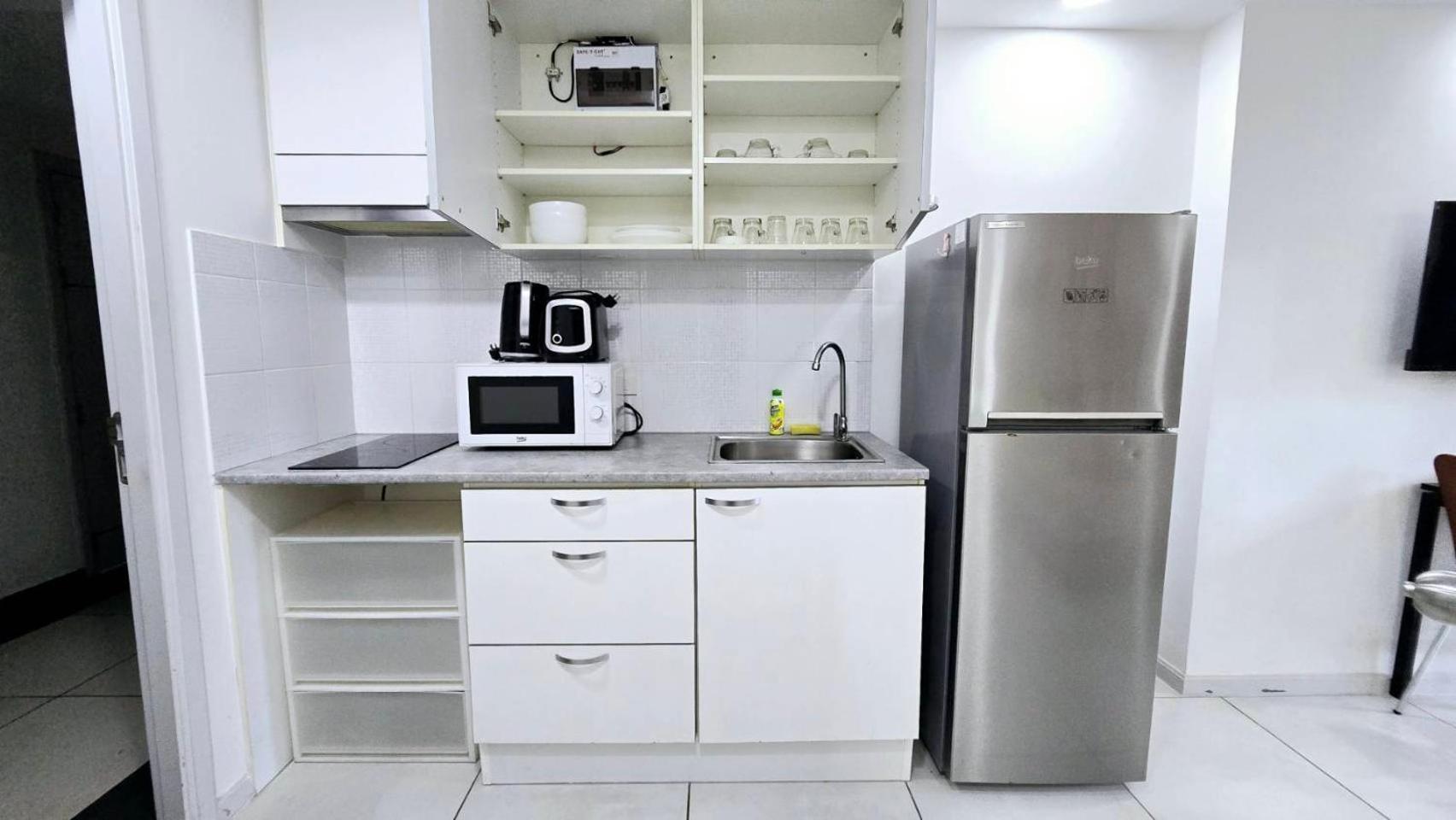 5 Min Walk To Beach Tropical Garden Apartment *