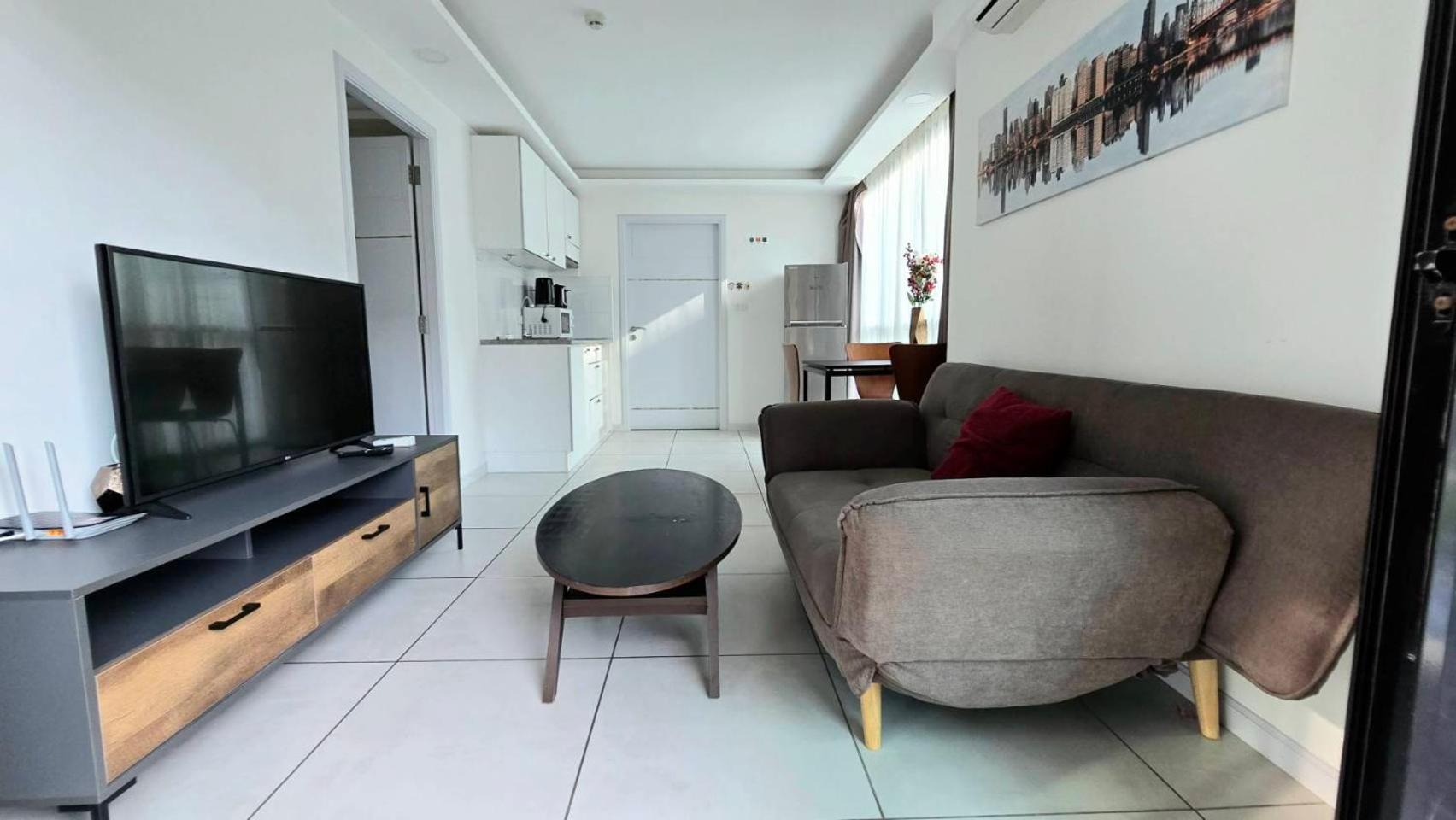 5 Min Walk To Beach Tropical Garden Apartment Pattaya