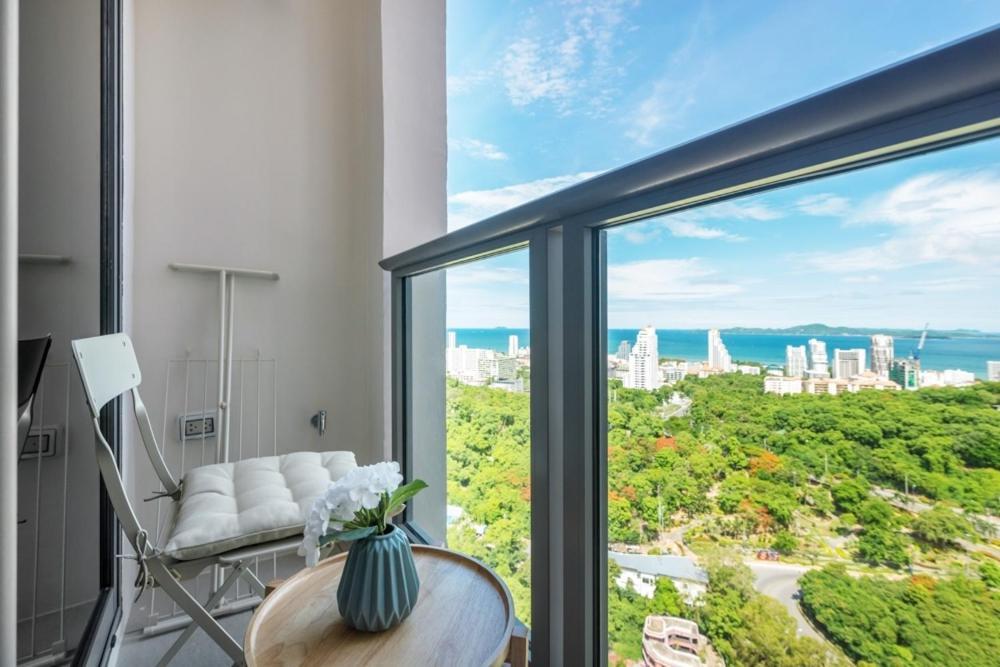 Unixx By The Sea Apartment Pattaya