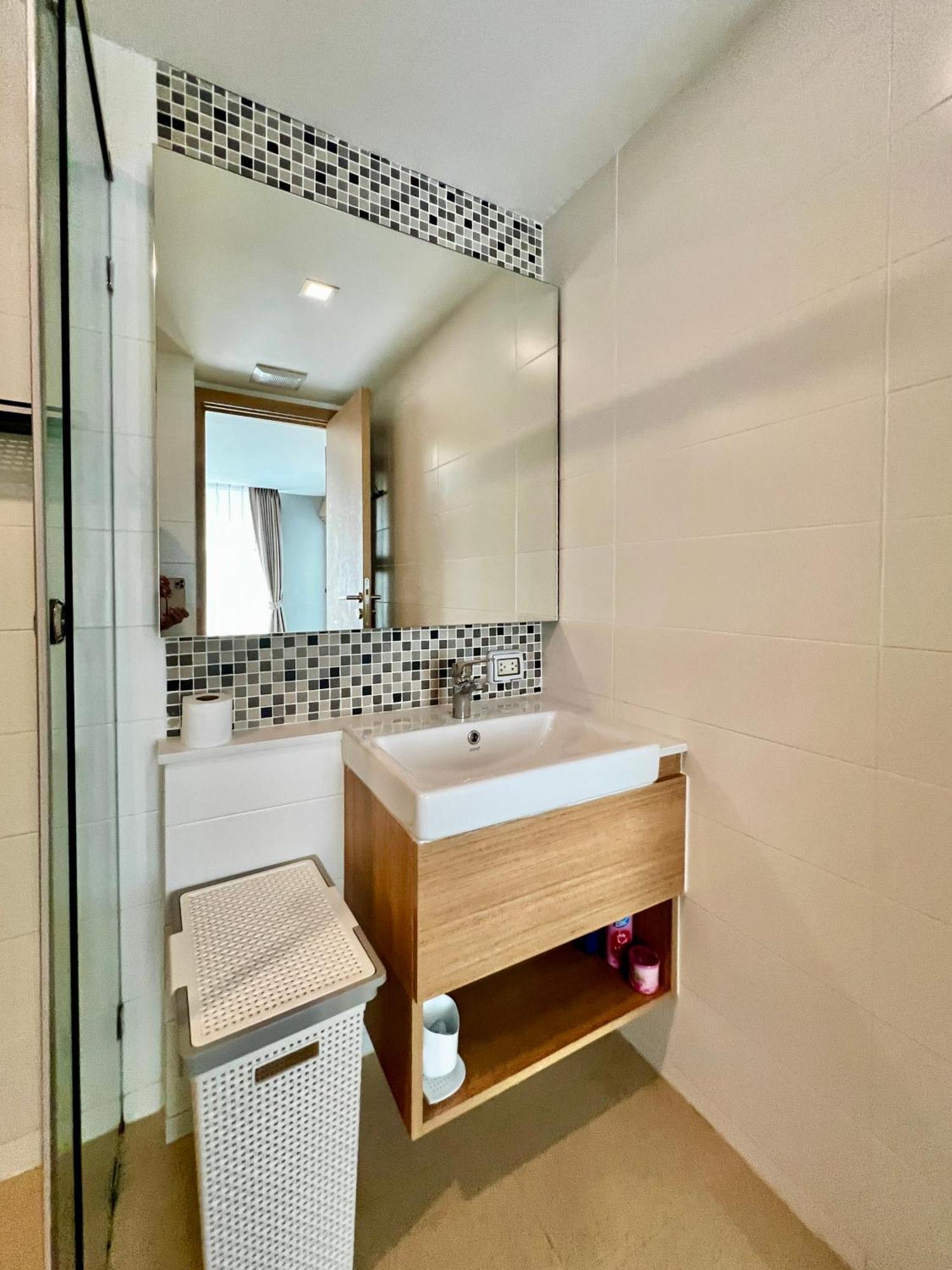 Apartment The Aurora Praatumnak - Luxury Two Bedroom Near The Sea Pattaya