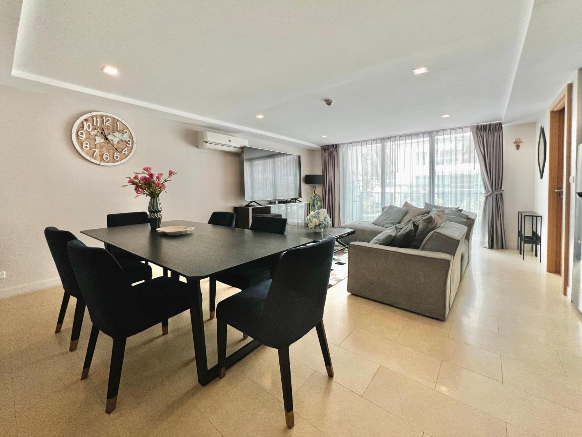 The Aurora Praatumnak - Luxury Two Bedroom Near The Sea Apartment Pattaya
