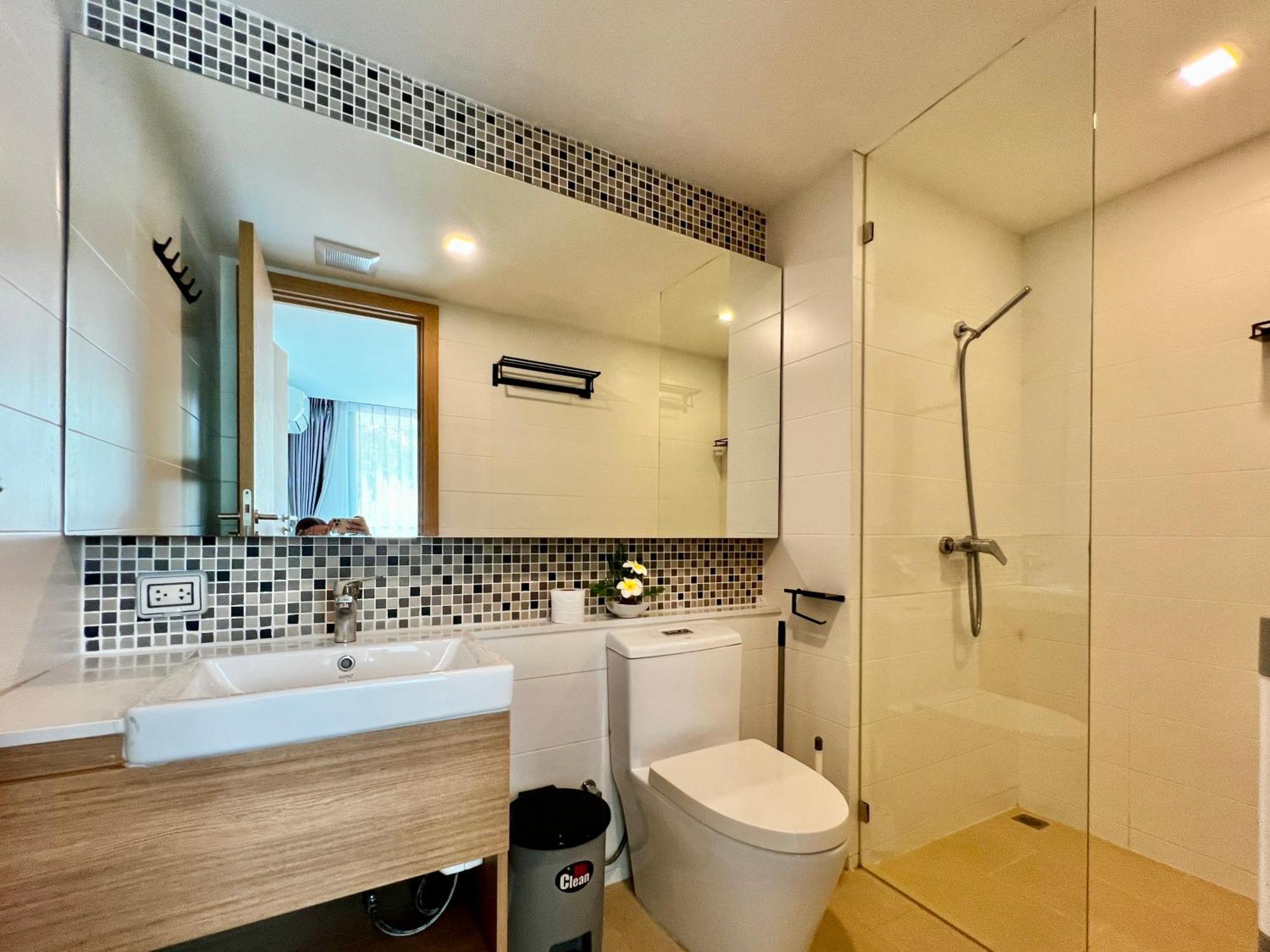 The Aurora Praatumnak - Luxury Two Bedroom Near The Sea Apartment Pattaya