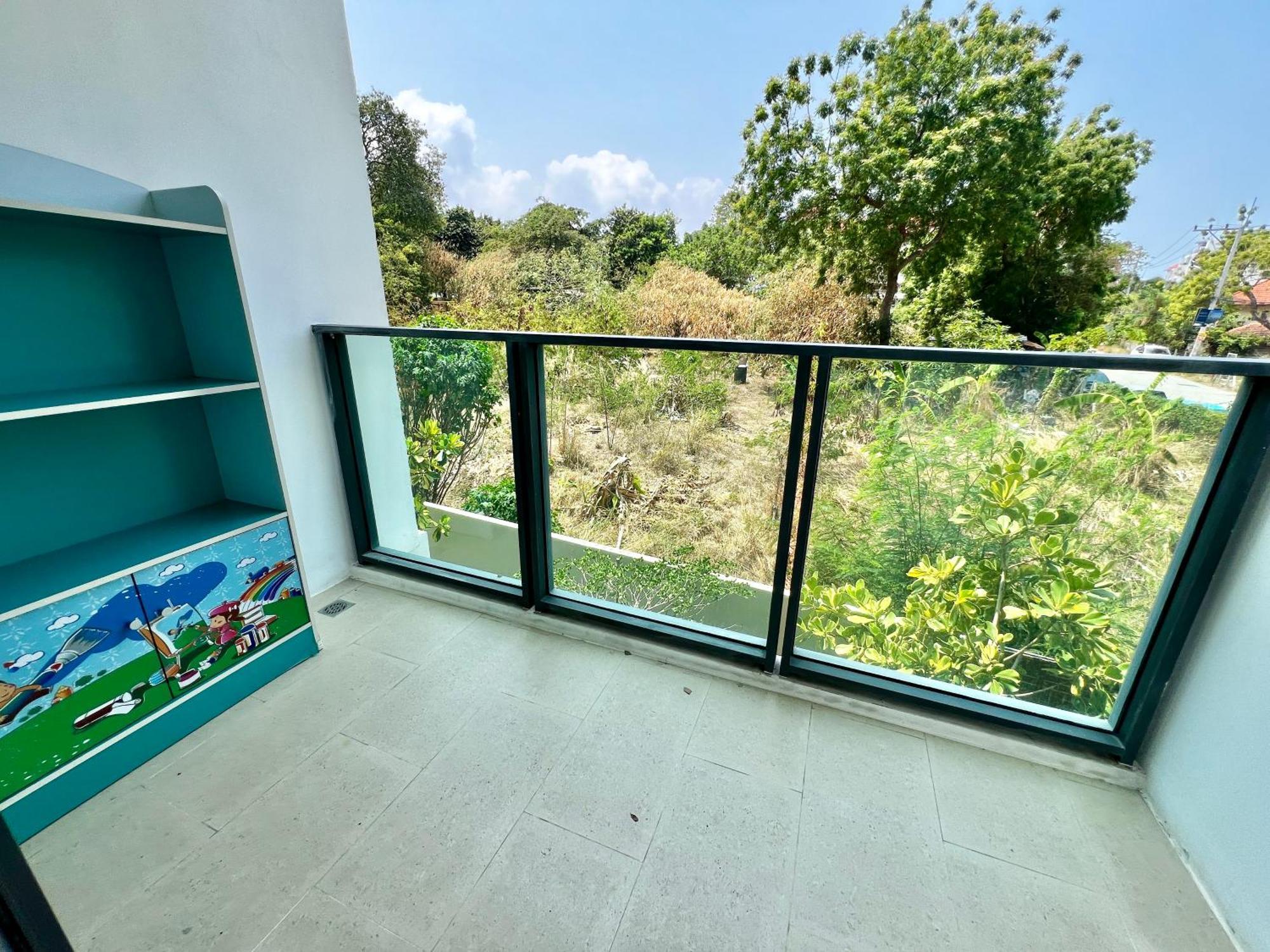 Apartment The Aurora Praatumnak - Luxury Two Bedroom Near The Sea Pattaya