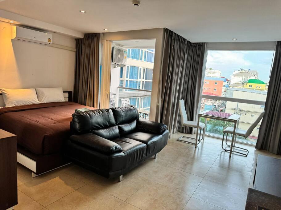 Centara Avenue Poolview 6th Floor Apartment *