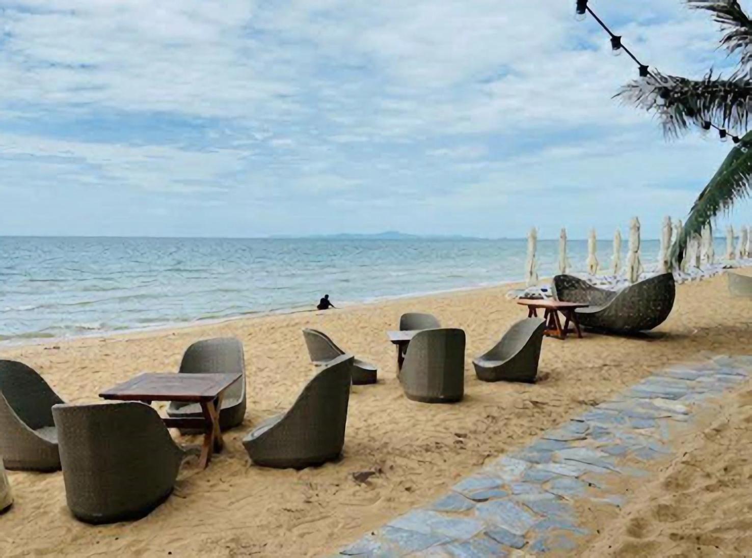 Luxury Semi-2Bd Pool Villa Near Beach & Walking Street Villa Pattaya
