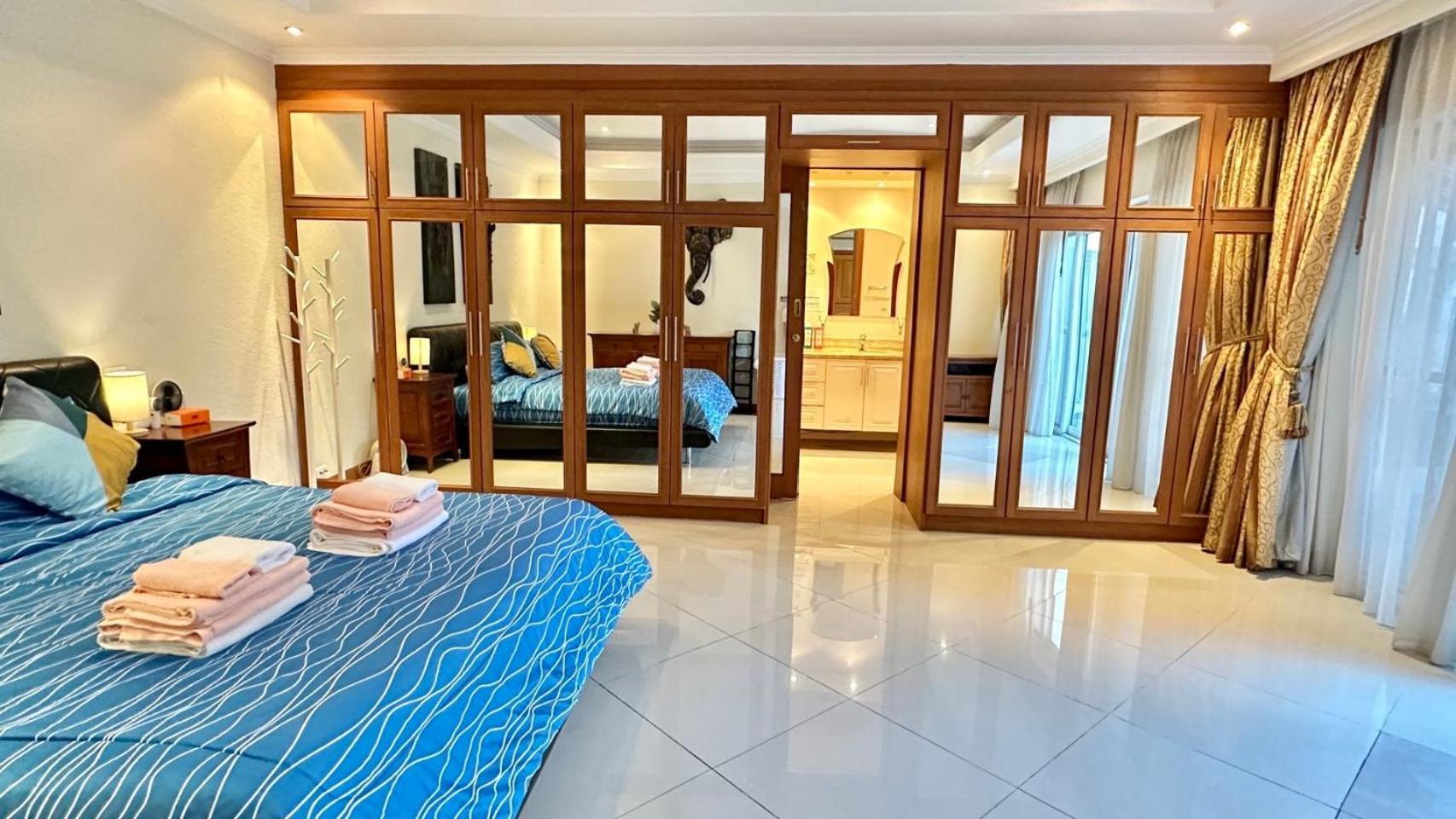 Luxury & Huge Garden Pool Semi-4bed Near & Walking Street Villa