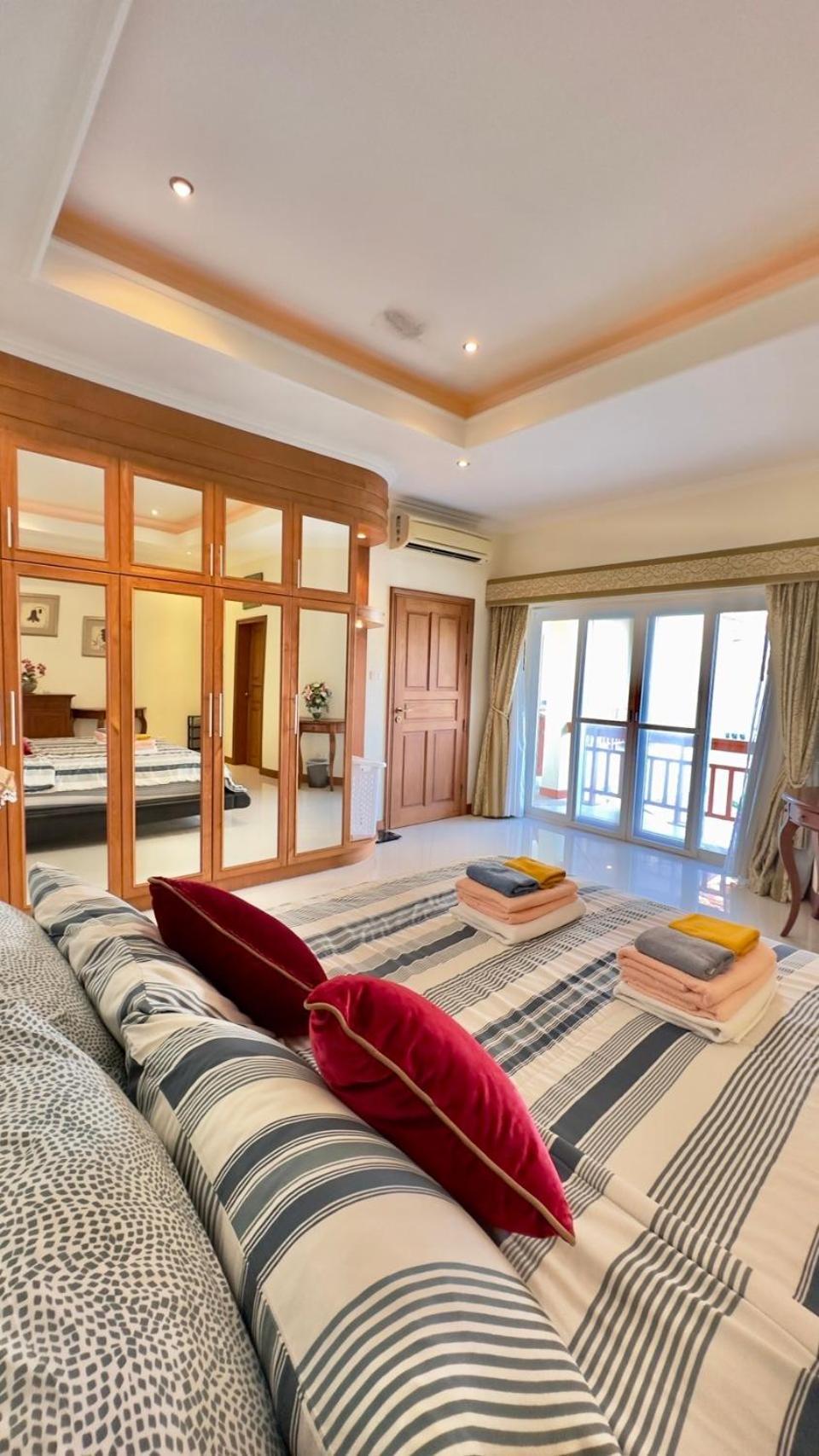 Luxury & Huge Garden Pool Semi-4bed Near & Walking Street