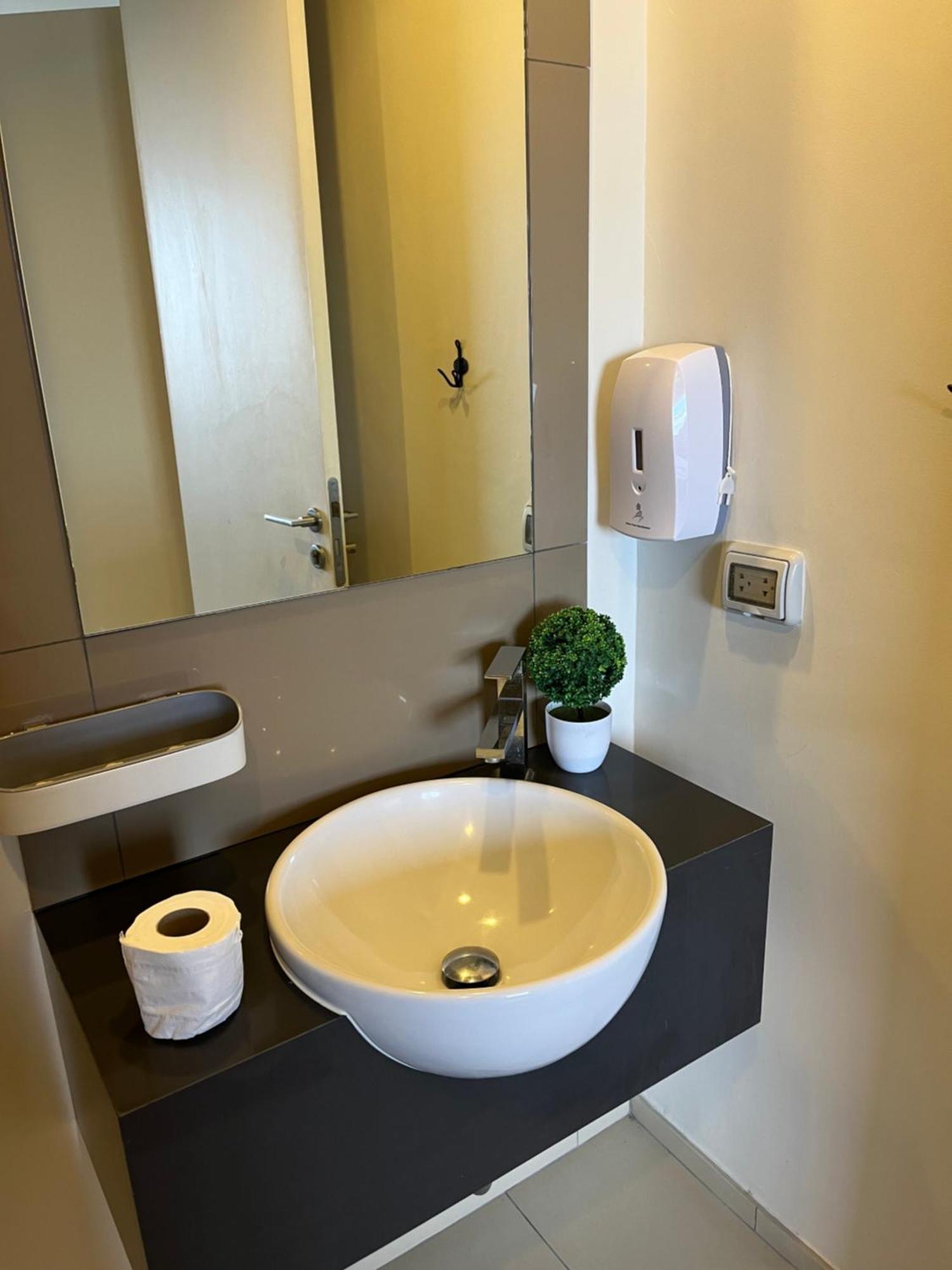 2 Bedrooms Sea View Apartment *