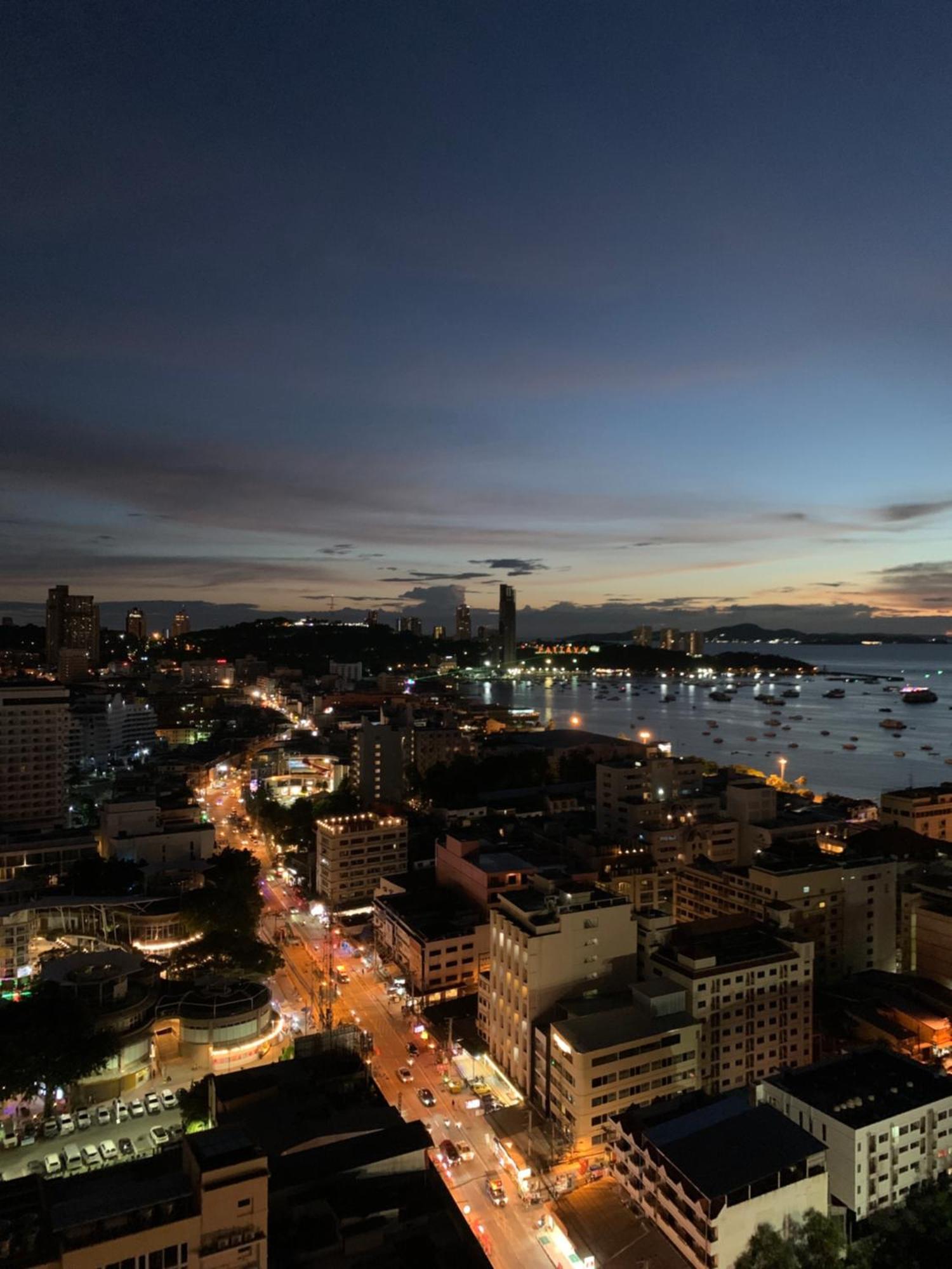 Apartment Edge Pty Luxury Front Seaview 2bedroom Pattaya
