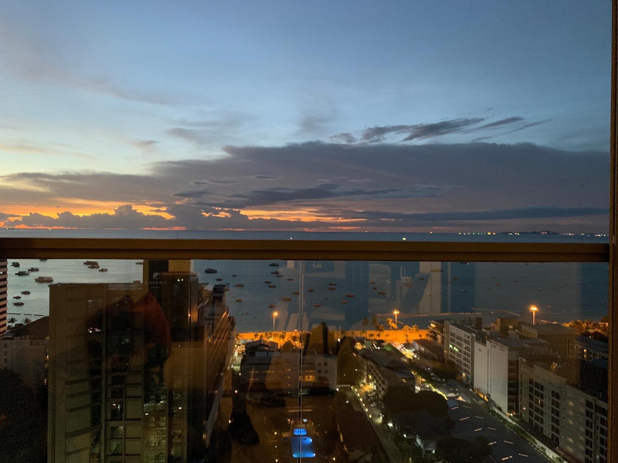 Apartment Edge Pty Luxury Front Seaview 2bedroom Pattaya