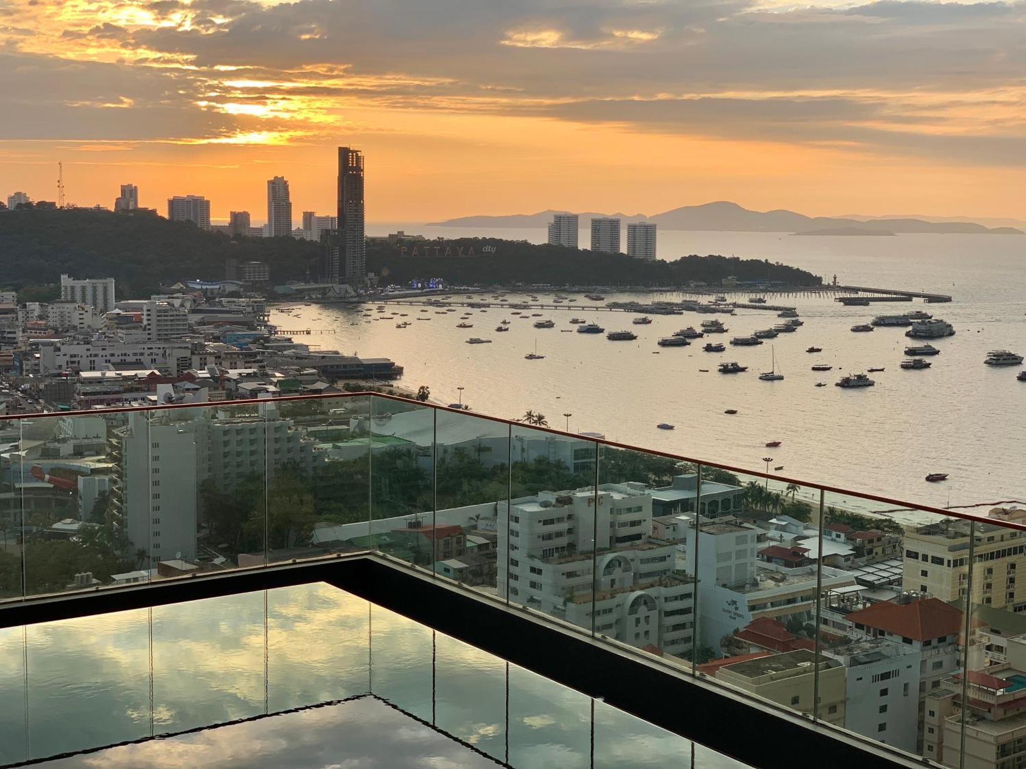 Edge Pty Luxury Front Seaview 2bedroom * Pattaya