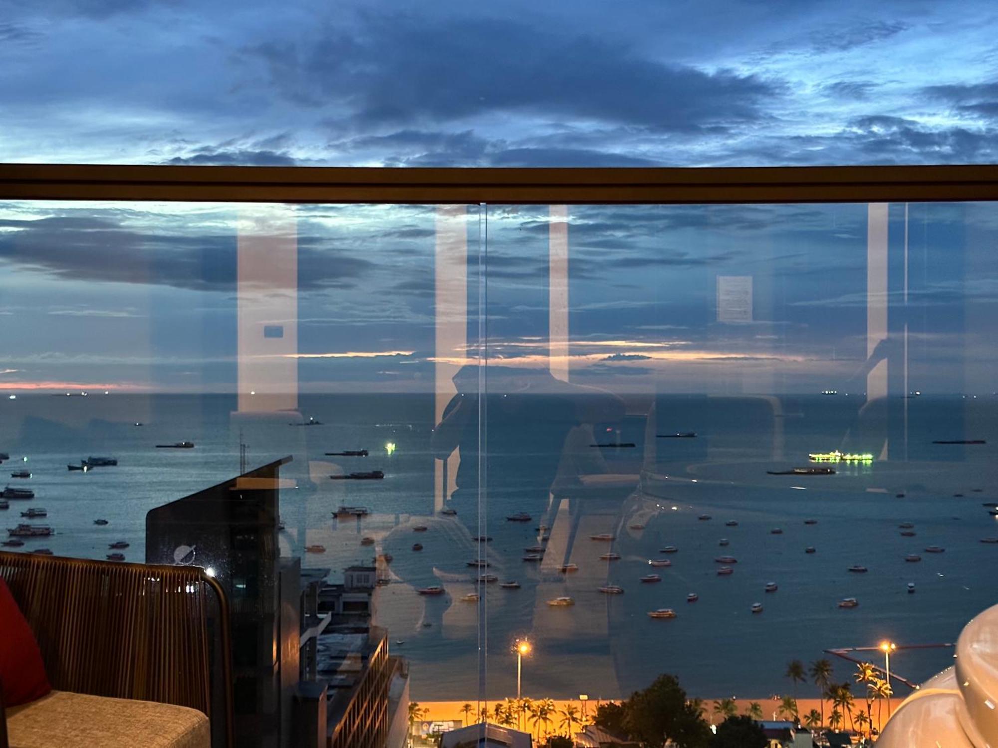 Apartment Edge Pty Luxury Front Seaview 2bedroom Pattaya