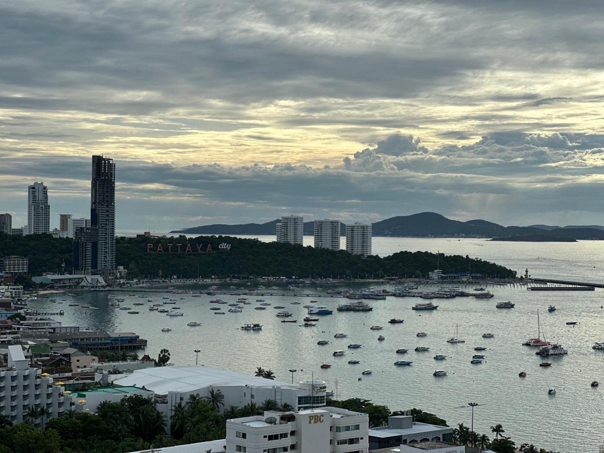 Apartment Edge Pty Luxury Front Seaview 2bedroom Pattaya