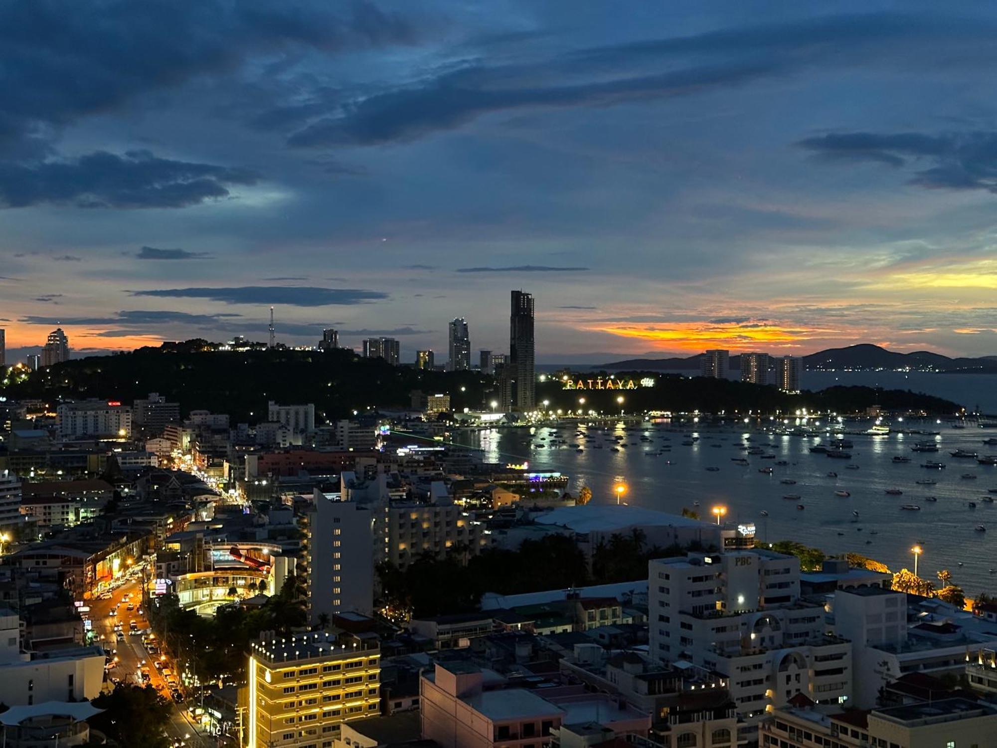 Edge Pty Luxury Front Seaview 2bedroom * Pattaya