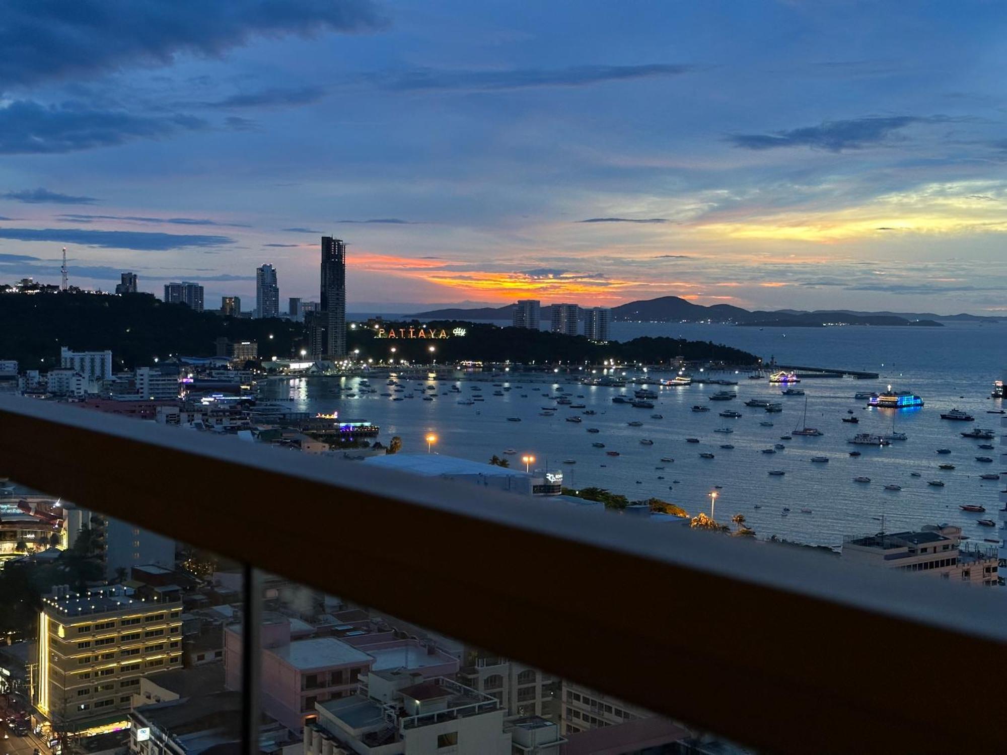 Edge Pty Luxury Front Seaview 2bedroom Pattaya