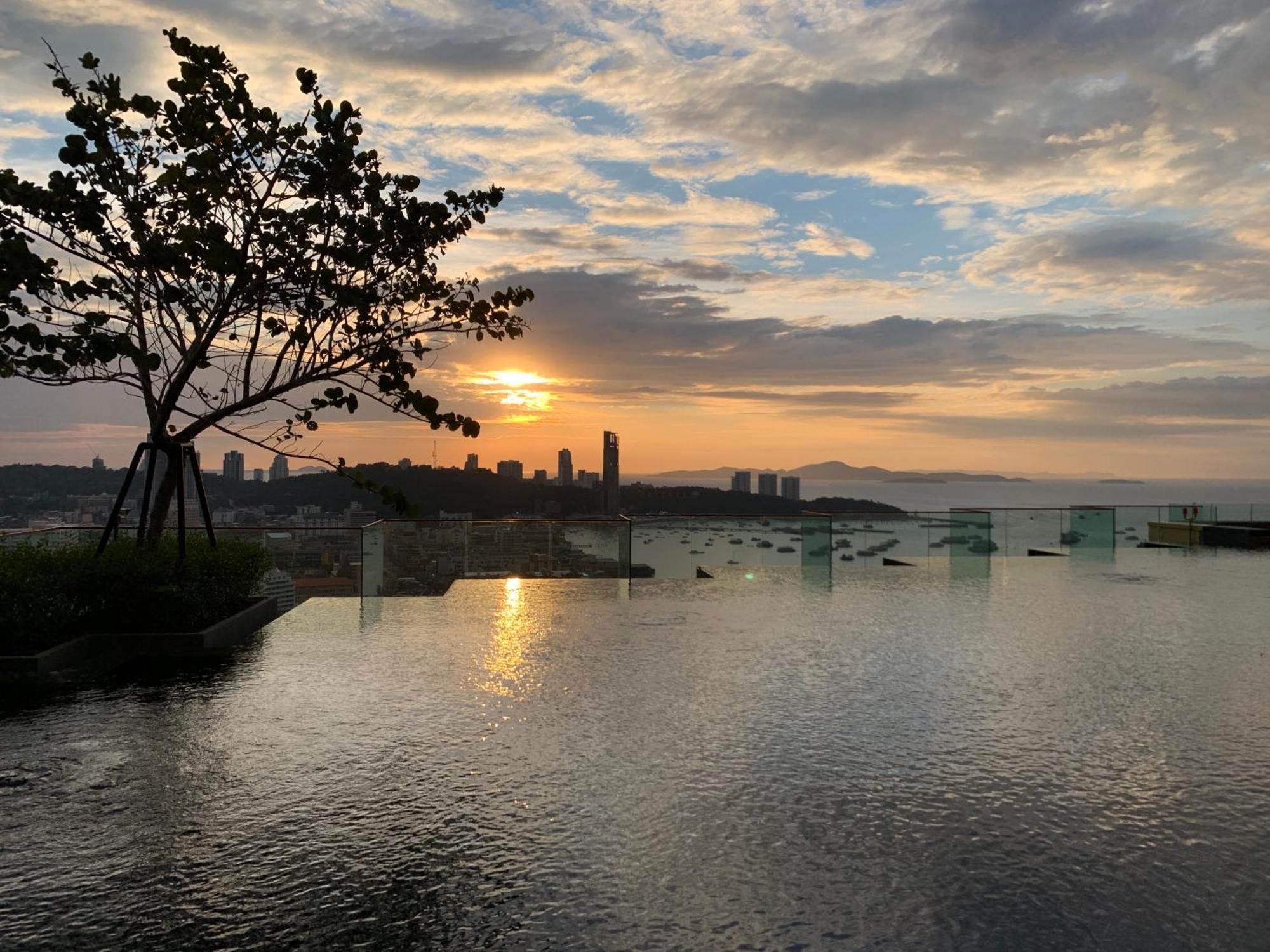 Edge Pty Luxury Front Seaview 2bedroom * Pattaya