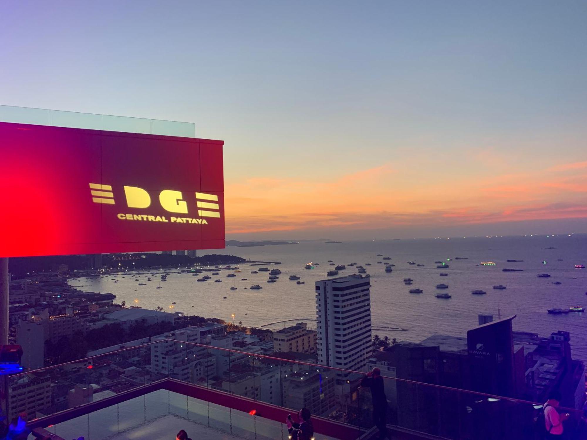 Apartment Edge Pty Luxury Front Seaview 2bedroom Pattaya