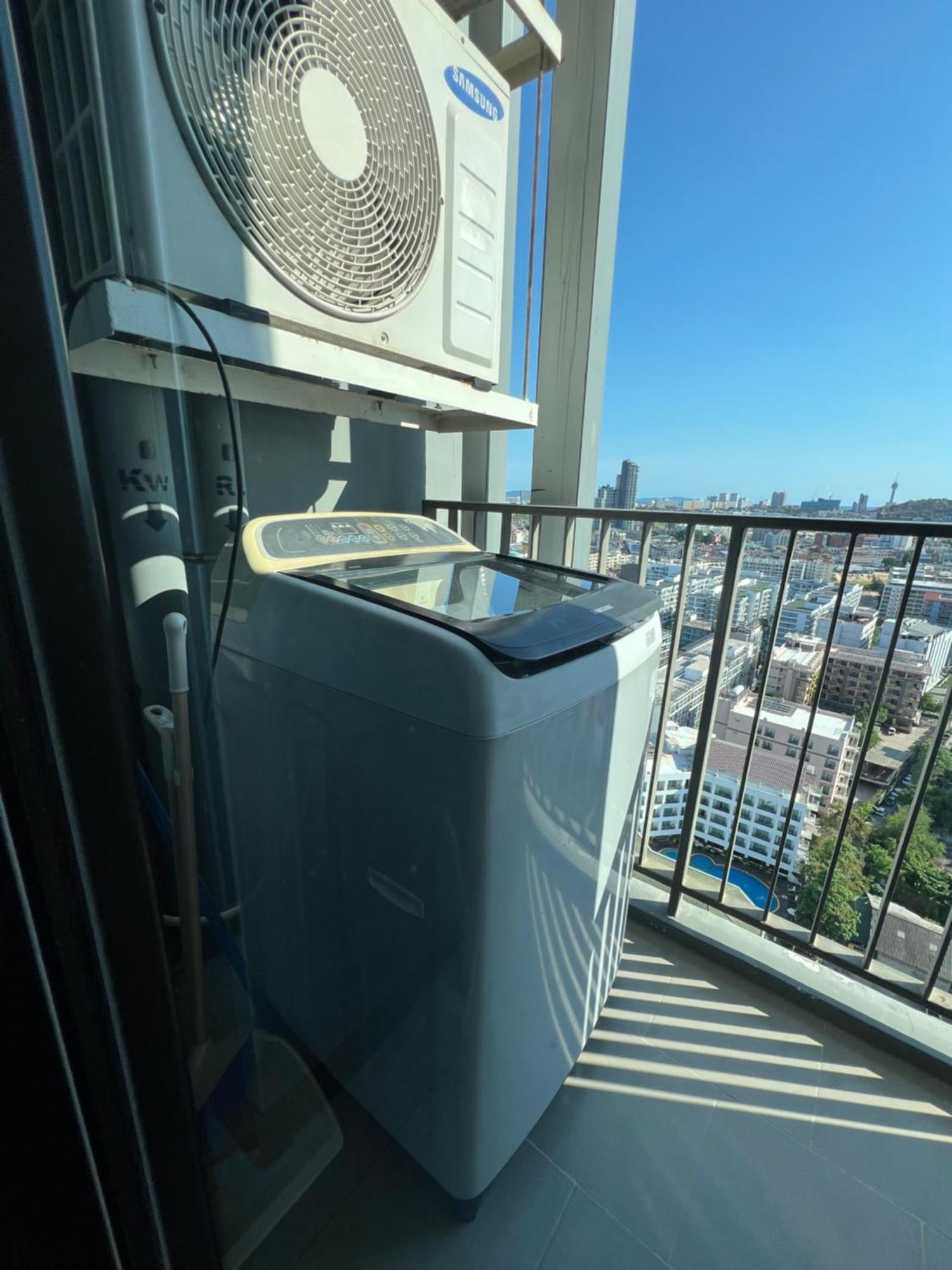 秘狗公寓 The Base Apartment