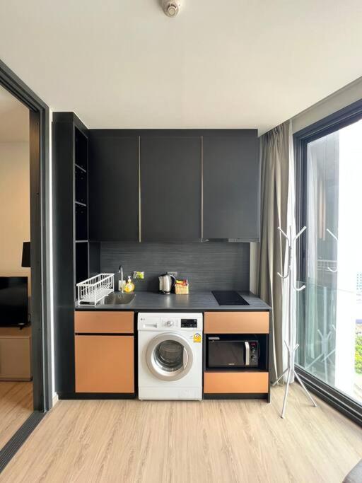 Seaview Urban Retreat Edge 1 Expansive Bedroom *