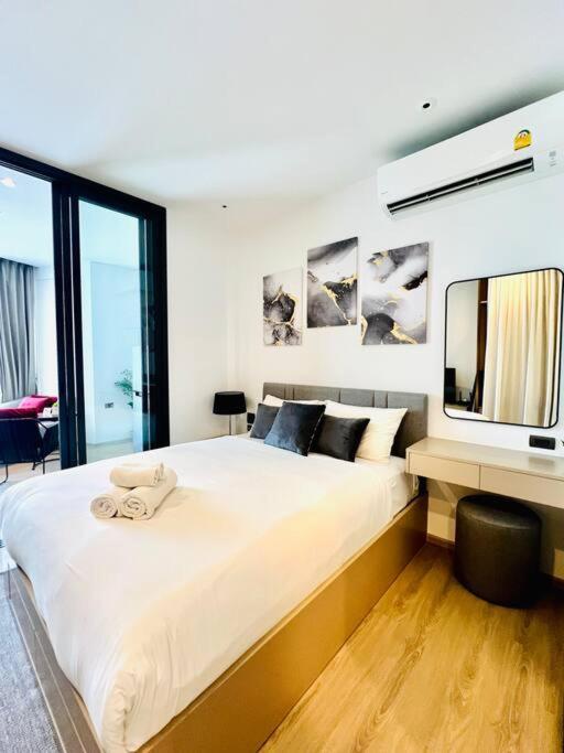 Seaview Urban Retreat Edge 1 Expansive Bedroom