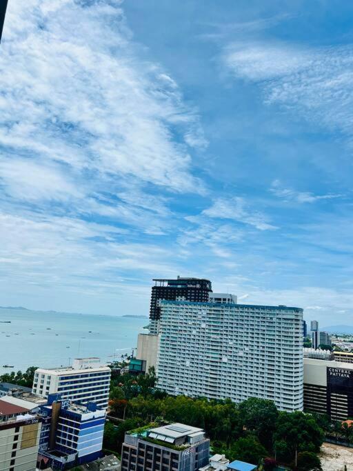 Seaview Urban Retreat Edge 1 Expansive Bedroom *